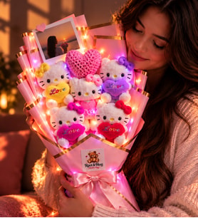 LED Işıklı Tatlı Renkli Hello Kitty Peluş Buket, El Örgüsü Kalpli Sevimli Hello Kitty Buketi, Sevgiliye ve Arkadaşa Özel Hediye- Pembe - Root&Hug