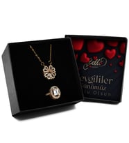 Sevgililer Gününe Özel Kutulu Zirkon Taşlı Açılır Yapraklı Gold Renk Çelik Yonca Kolye & Ayarlanabilir Taşlı Yüzük Seti