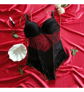 Dolly Dantelli Dolgulu Agraflı Kadın Fantezi Bodysuit (Siyah)