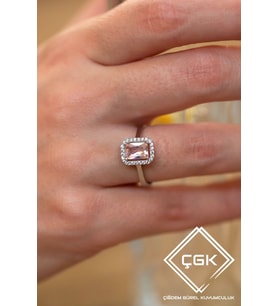 ÇGK KUYUMCULUK RENKLİ TEKTAŞ BAGET ALTIN YÜZÜK