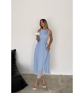 Neşeli butik kadın gül broş detaylı uzun şifon elbise NBK2144 (Mavi)