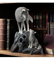 Dekoratif Kurt ve Yavrusu Biblo – Wise Veronese Poliresin Vahşi Yaşam Figürü 24,5 cm