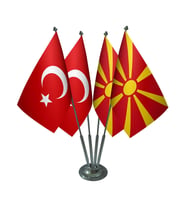 Masa Üstü Makedonya Bayrağı Türk Bayrağı Dörtlü Krom Direk Masa Bayrak Seti