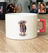 Kişiye Özel Karikatürlü Yürüş Yapan Romantik Sevgililer Lüks Fincan Sevgililer Günü Hediyesi