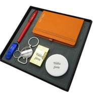 Signator® Cuprinia  İsme Özel Set - 32 Gb. Usb Bellek + Çakmak + Not defteri  + Anahtarlık + Kalem ve El Aynası  Kişiye Özel Hediyelik Set (Karışık)