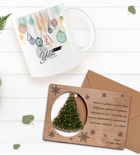 BK Gift Kişiye Özel Mutlu Yıllar Kupa Bardak ve Retro Ahşap Yılbaşı Tebrik Kartı Hediye Seti-1 (Sarı)