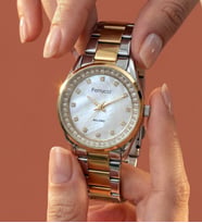 Bileklik Hediyeli Altın/Metalik Kadın Kol Saati 30 mm Taşlı Sedef Kadran Çelik Kordon 2 Yıl Garantili
