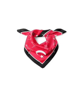 Kırmızı Atatürk İmza & Türk Bayrağı Desenli Saten Fular 48x48 cm – Kare Bandana