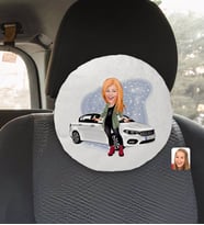 BK Gift Kişiye Özel Plakalı Kadın Fiat Egea Karikatürlü Yuvarlak Araç Koltuk Yastığı-1