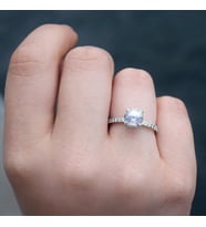 2.12 Ct Kenarı Taşlı Pırlanta Topaz Tektaş Yüzük