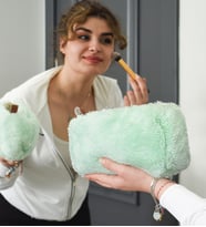 Fermuarlı Peluş Makyaj Çantası (Uzun Tüylü) – Kadınlar İçin En Yeni Makyaj Çantası Modelleri (Su Yeşili)