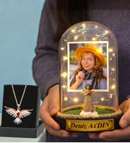 Fotoğraflı & Yazılı Led Işıklı Fanus ve Renkli Zümrüdü Anka Kuşu Kolye Sevgiliye Anlamlı Hediye (Model 2)