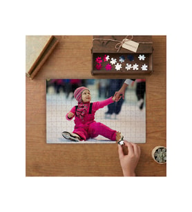 Buz Pateni Yapan Küçük Kız Tasarımı 240 parça Ahşap Puzzle Ahşap Kutuda MP00899