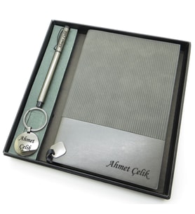 Signator® Codex  N149 Kişiye Özel Defterli Set - İsme Özel Gri Kalem + İsme Özel Gri Defter + İsme Özel Anahtarlık  İsme Özel Kutusunda Hediyelik Set (Karışık)