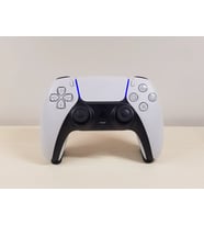 PS5 DualSense Oyun Kolu Tutucu  Minimalist ve Stand Güvenli Stand 3D (Kırmızı)