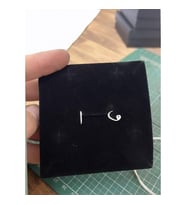 Gökdeniz 925 Arapça Harf Model 925 Ayar Gümüş Kadın Küpe