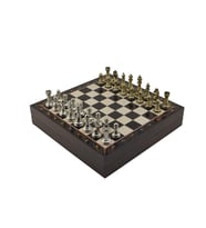GiftHome Orta Boy Parlak Metal Klasik Satranç Takımı ve Ceviz Desenli Sandıklı MDF Tahtası (30X30X6 cm.)