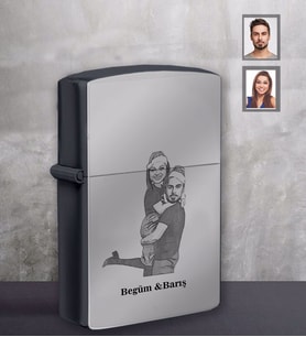 Kişiye Özel Yılbaşı Sevgili Karikatürlü Siyah Benzinli Çakmak Model-6