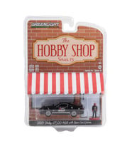 Greenlight Hobby Shop 2020 Shelby GT500 #68 With Race Car Driver 1/64 Model Araba