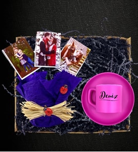 Kişiye Özel 3 Fotoğraflı MOR Saksı ve İsimli Pembe Kahve Fincanı