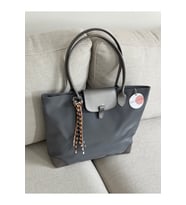 BAGLOVİS CHARM DETAYLI BÜYÜK BOY TOTE ÇANTA EN40 BOY30 (Gri)