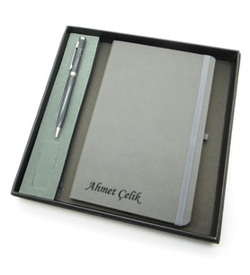 Signator® Codex  N106 Kişiye Özel Defterli Set - İsme Özel Gri Kalem + İsme Özel Gri Defter  İsme Özel Kutusunda Hediyelik Set (Karışık)