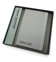 Signator® Codex  N106 Kişiye Özel Defterli Set - İsme Özel Gri Kalem + İsme Özel Gri Defter  İsme Özel Kutusunda Hediyelik Set (Karışık)