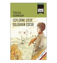 Ceplerine Çiçek Dolduran Çocuk