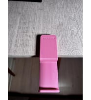 Premium Pembe Asılabilir Kulaklık Standı – Sağlam V5 Modeli, Kaydırmaz Keçeli, Ergonomik Stand, Sakura Edition (Montaj Videosunu İzlemeden Kullanmayın - Ürünü Kolay Kırılmaz Karalama Yapmayın)
