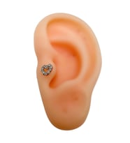 ÇELİK ARKADAN VİDALI TAŞLI KALP TRAGUS-HELIX PIERCING 6 MM GÜMÜŞ RENK ACR2167