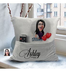 BK Gift Kişiye Özel Anne Karikatür Tasarımlı Organizer Kumanda ve Atıştırmalık Cepli Gri Kırlent Yastık-3 Arkadaşa Hediye, Cepli Yastık