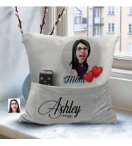 BK Gift Kişiye Özel Anne Karikatür Tasarımlı Organizer Kumanda ve Atıştırmalık Cepli Gri Kırlent Yastık-3 Arkadaşa Hediye, Cepli Yastık