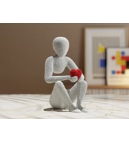 Love's Embrace: Minimalist Figür - Aşkın Dokunuşu Dekoratif Heykel -  Kırmızı Kalp Detaylı