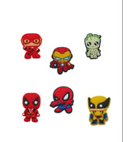 Güçlü Adımlar, Efsanevi Kahramanlar: Avengers Temalı 6'lı Terlik Süsleriyle Tarzınızı Gösterin (Çok Renkli)