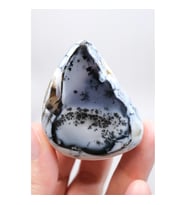 Alkimik Mavi ve Altın Birleşimi: Cilalı Merlinit (Dendritik Opal) Numunesi