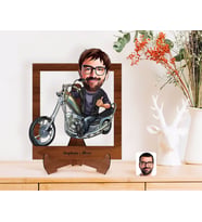 BK Gift Kişiye Özel Erkek Motorcu Karikatürlü Ahşap Standlı 3D Biblo-4 (Beyaz)