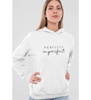Kadın Kapüşonlu Sweatshirt – Perfectly Imperfect Yazılı Oversize Hoodie (Beyaz)