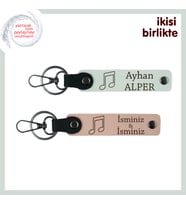 Nota Detaylı Deri Anahtarlık Seti, Müziğiyle Yürekleri Isıtanlara, Adını Yazdır, Beyaz-Yavru Ağzı