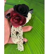 8X7 CM PÜSKÜLLÜ BONCUKLU GÜLLÜ TASARIM BROŞ YAKA İĞNESİ