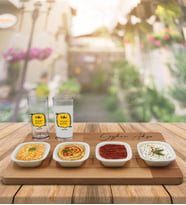 BK Gift Kişiye Özel Rakı Şişesinde Balık Olsam Tasarımlı 2’li Rakı Bardağı ve Meze Tabaklı Doğal Masif Ahşap Servis Sunum Tepsisi Model 2