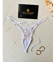 Amelie Önü Açık Bağlama Detaylı Kaliteli Fantasy G-String (Kırmızı-Beyaz-Siyah)