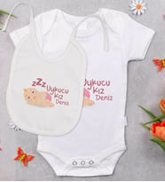 BK Kids Kişiye Özel Uykucu Kız Tasarımlı Bebek Body Zıbın ve Mama Önlüğü Hediye Seti - Model 1