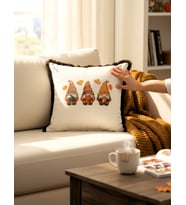 CÜCELER NAKIŞLI PÜSKÜLLÜ DUCK KUMAŞ SİYAH PÜSKÜLLÜ YASTIK KILIFI (43 x 43) 1 Adet İÇİ DOLGULU