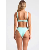 Kadın Bikini Takımı Bralette Üst Slip Alt Normal Bel Dokulu Örme Kumaş Geniş Askılı Büzgülü Yaka