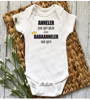 Anneler Çok Şey Bilir Babaanneler Her Şeyi Baskılı Bebek Body & Zıbın