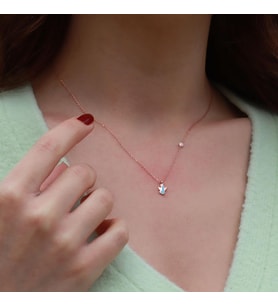 Melek Figürlü Zirkon Taşlı Mine İşli Rose Gold Kaplama Gümüş Kolye