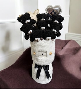 Siyah Beyaz Tasarımıyla Mini Lale Yastık ve Mini Kalp Balon Peluş Vazo Tasarımlı Buket