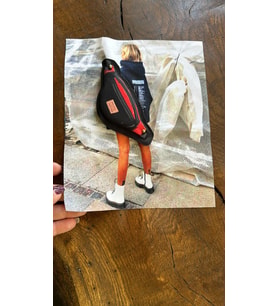 SÜNGER ÇANTALI KIZ ARMA DİKİŞ APLİKE 23X19 CM
