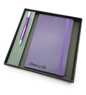 Signator® Codex  N109 Kişiye Özel Defterli Set - İsme Özel Mor Kalem + İsme Özel Mor Defter  İsme Özel Kutusunda Hediyelik Set (Karışık)