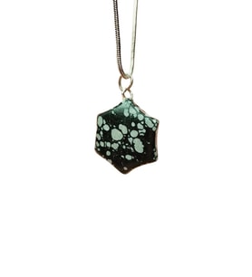 Obsidyen Doğal Taşı Zincirli El Yapımı Kolye Uç: 2 cm Zincir: 20 cm Kutulu mudanis